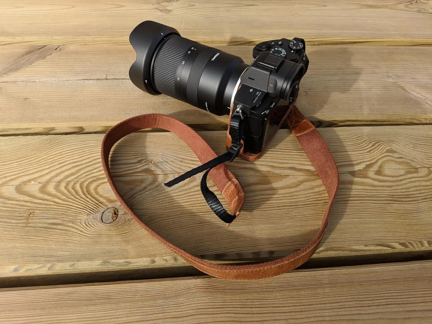MegaGear 1243 Mezza Custodia Vera Pelle Nera Sony A7 III A9 A7R III