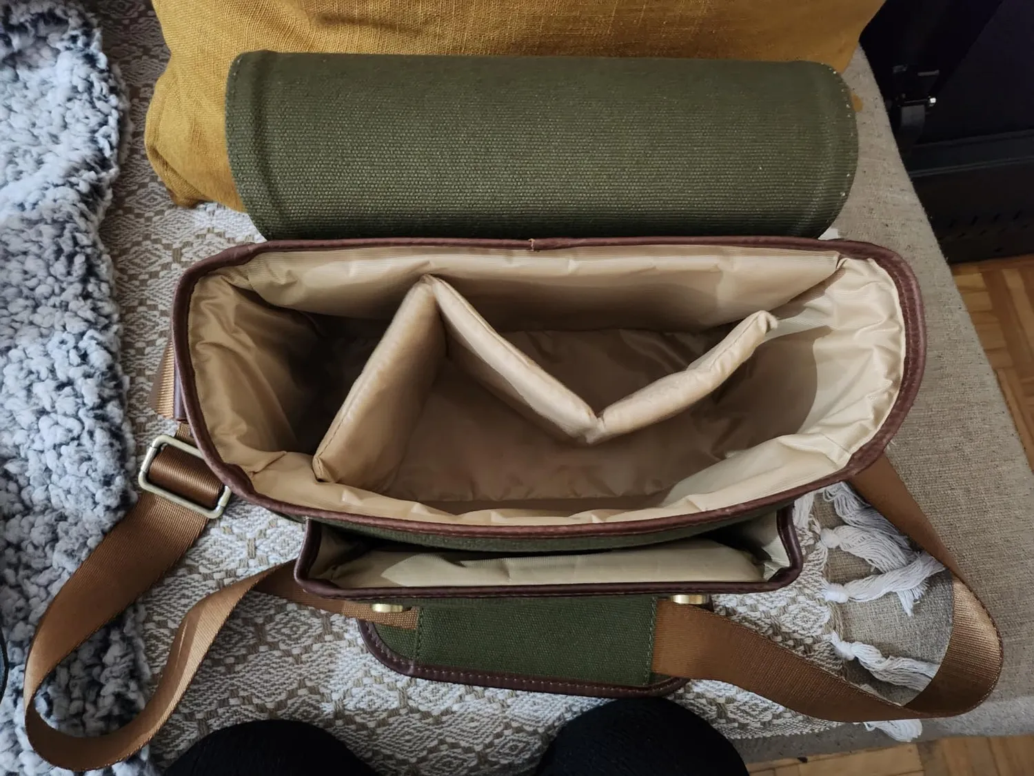 MegaGear Sequoia Borsa Tela Mirrorless Verde Kaki Resistente