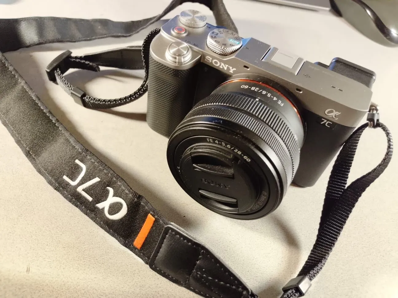 MegaGear MG1952 Sony A7C custodia pelle nera