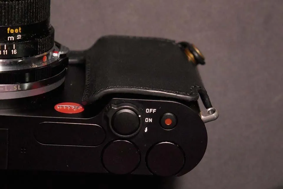 MegaGear Leica TL2-TL mezza custodia pelle marrone scuro