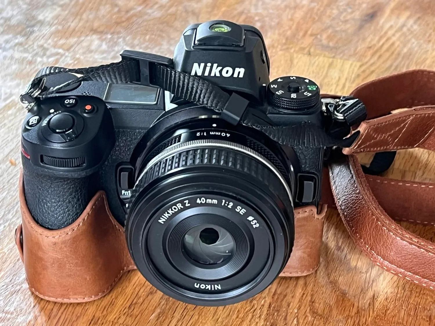 MegaGear Ever Ready Nikon Z5 custodia pelle marrone