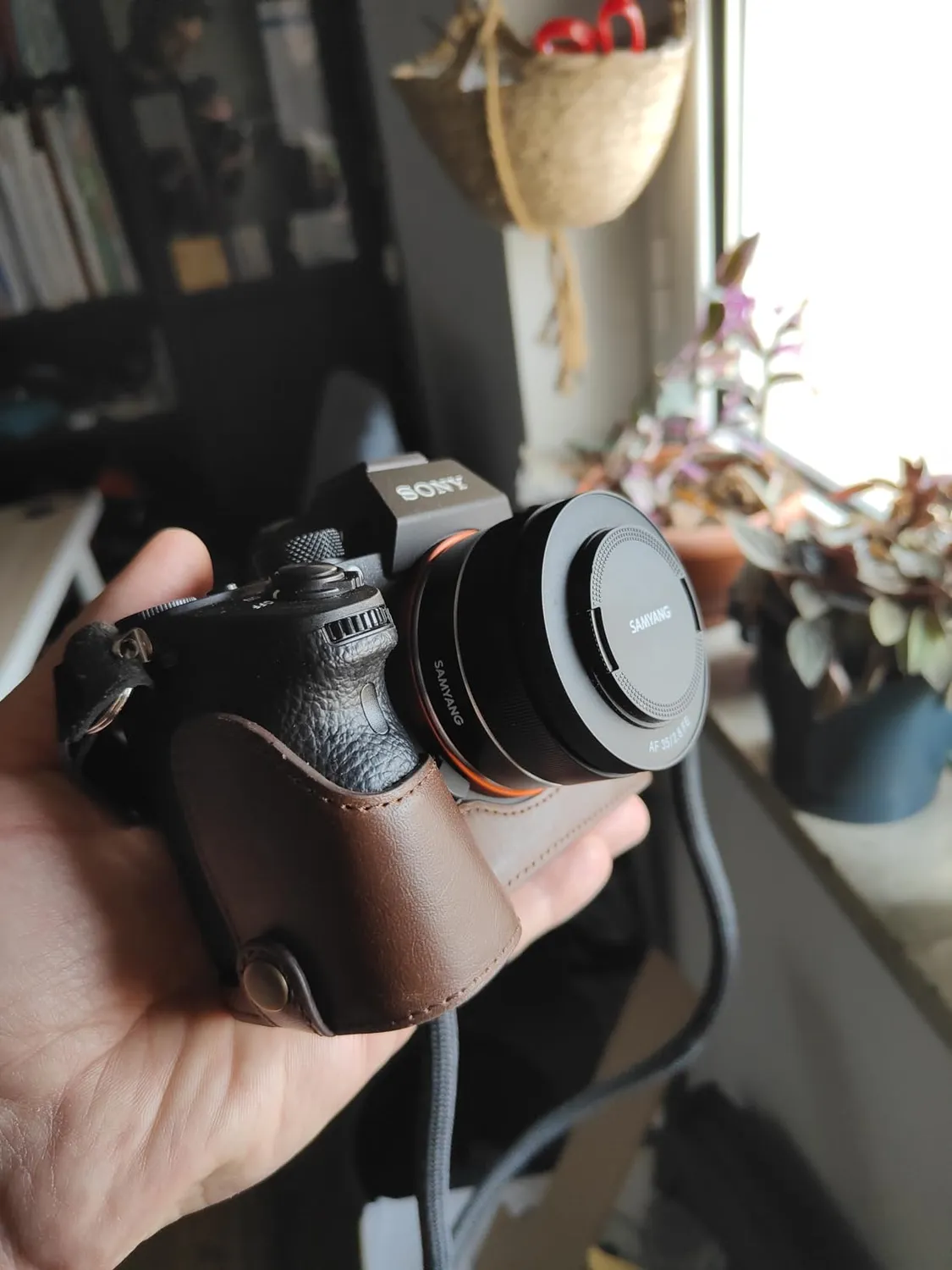 MegaGear Ever Ready Mezza Custodia Sony A7 II A7R II Nero