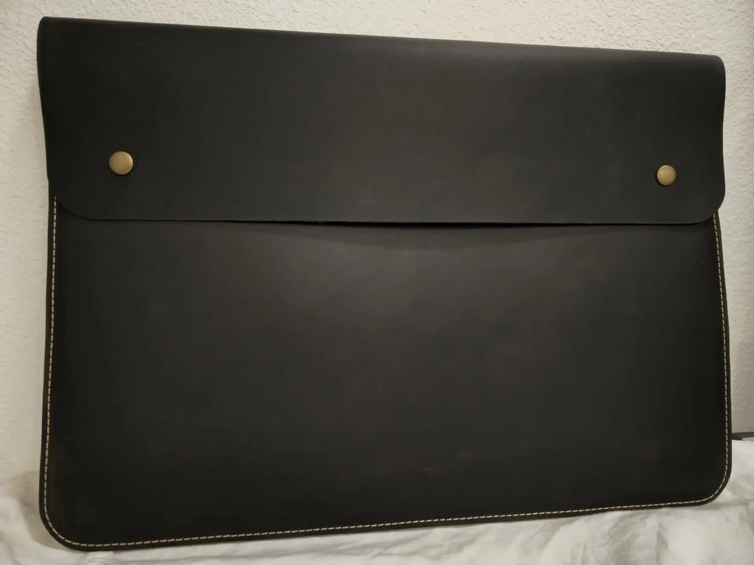 MegaGear Leather custodia laptop 13,3" vera pelle cammello