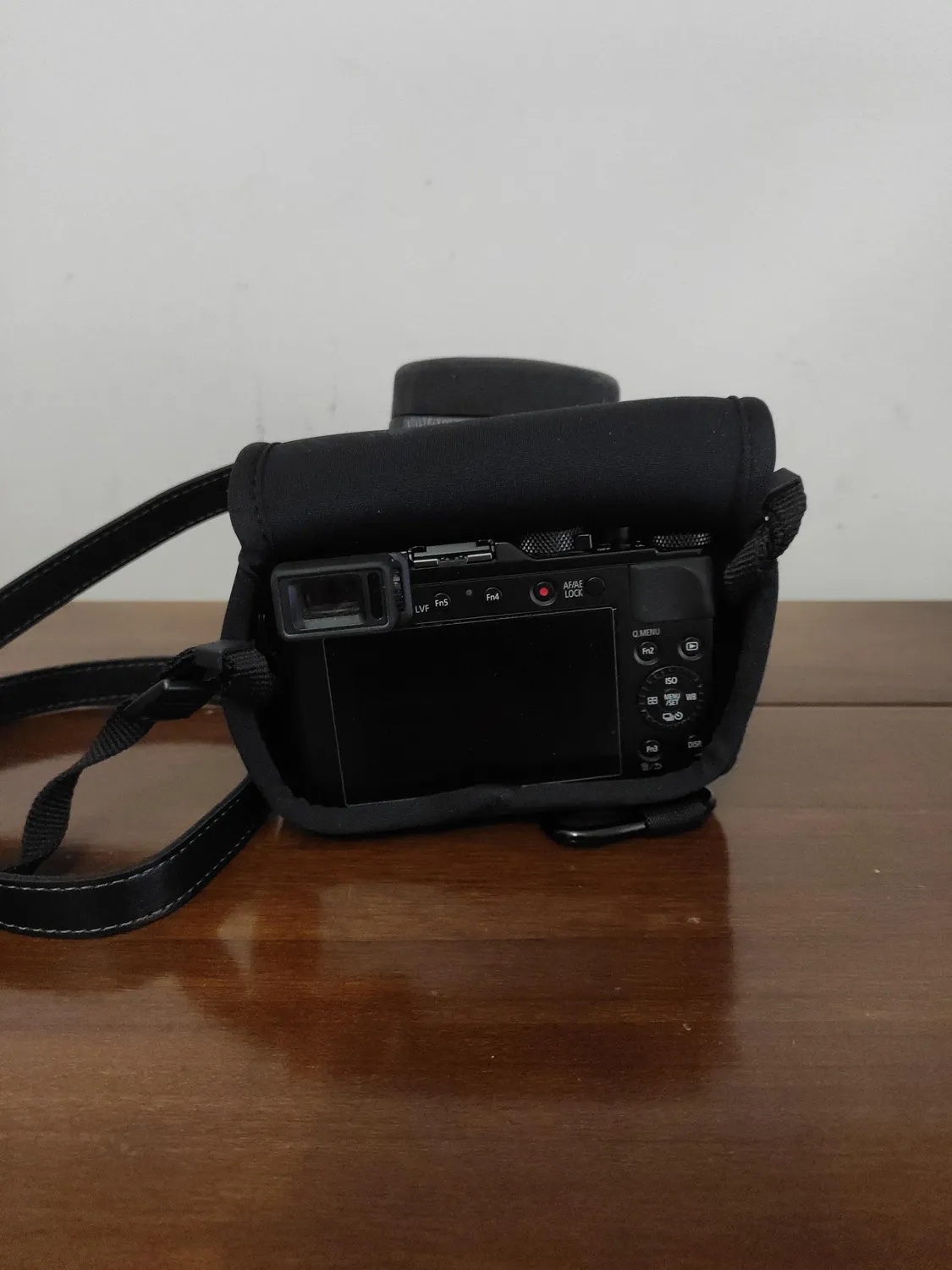MegaGear MG835 custodia neoprene Panasonic LX100 II nero