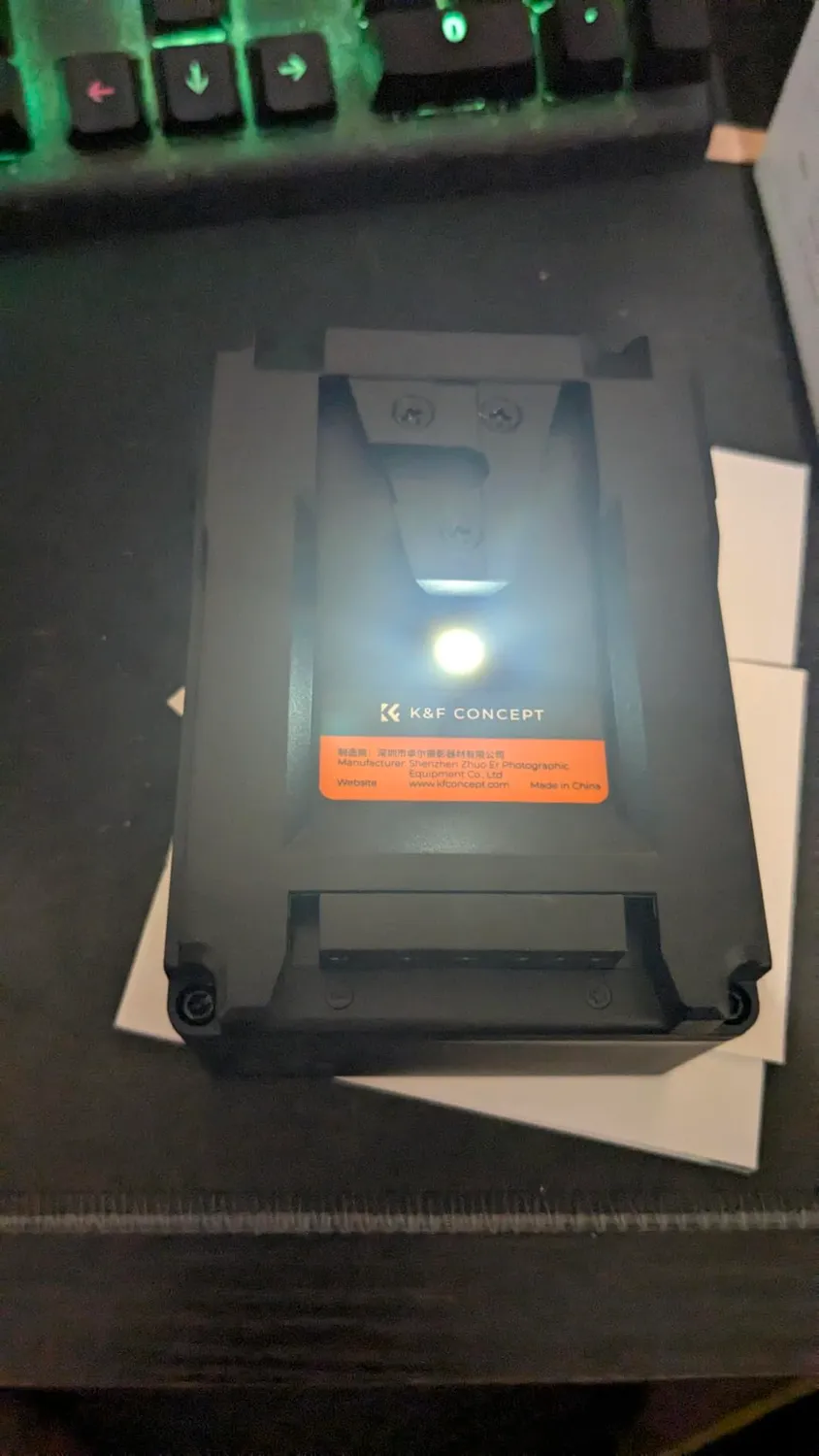 Concept Batteria V-Mount 99Wh 6700mAh PD 100W con D-Tap