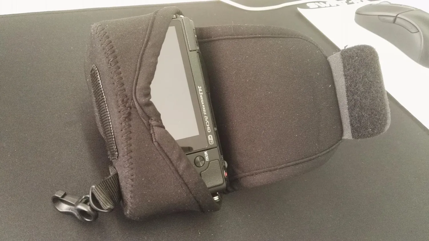 MegaGear Ultra Light Custodia Neoprene Sony A5100 Nera