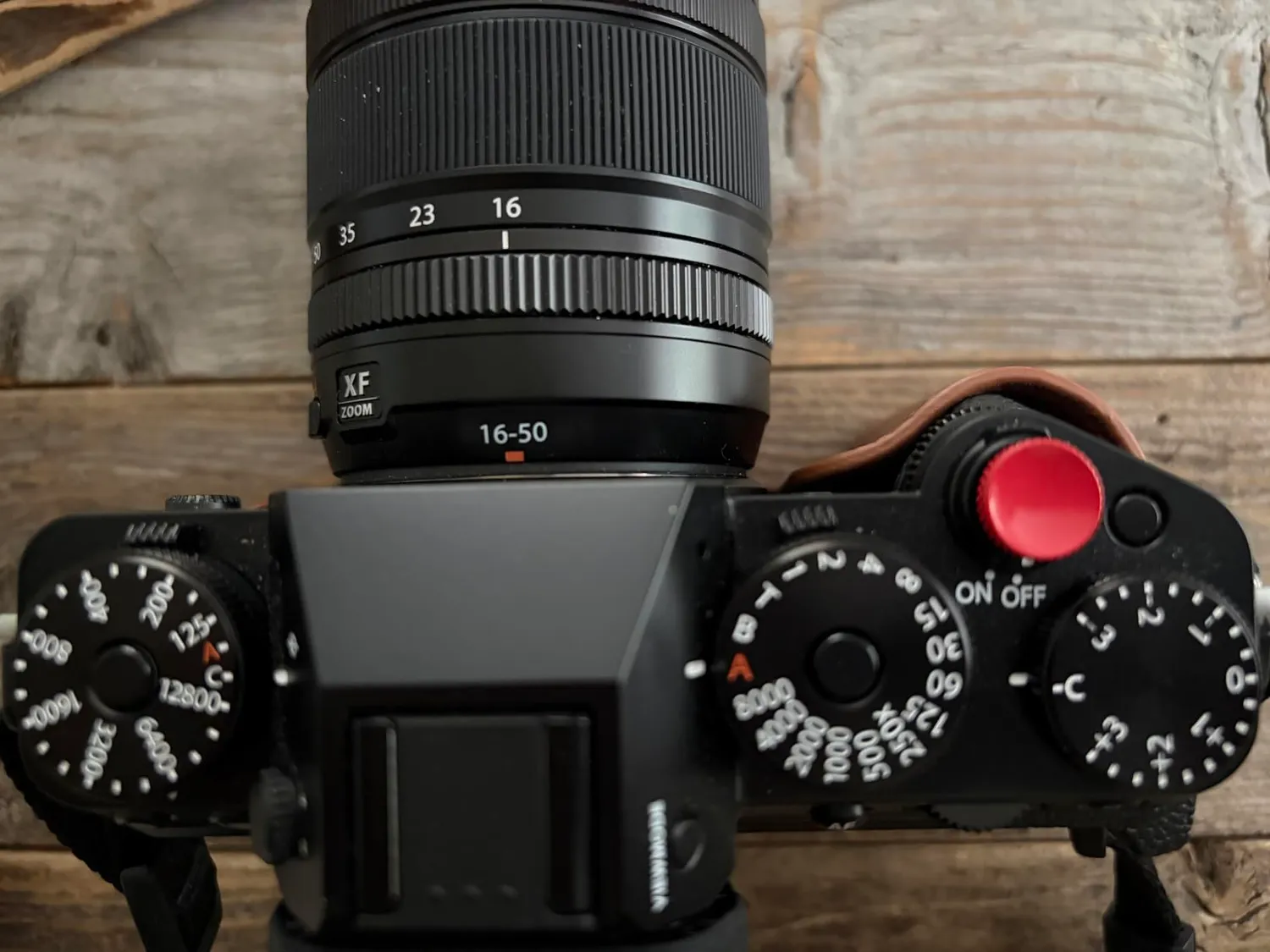 MegaGear custodia fotocamera Fujifilm X-T5 nero vera pelle