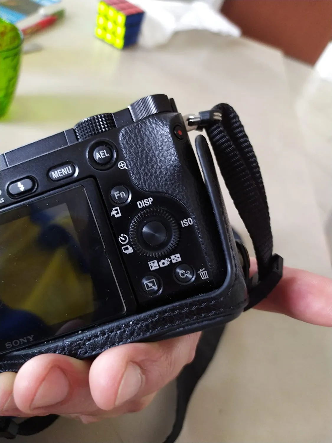 MegaGear Ever Ready A6500 mezza custodia pelle nero vera pelle