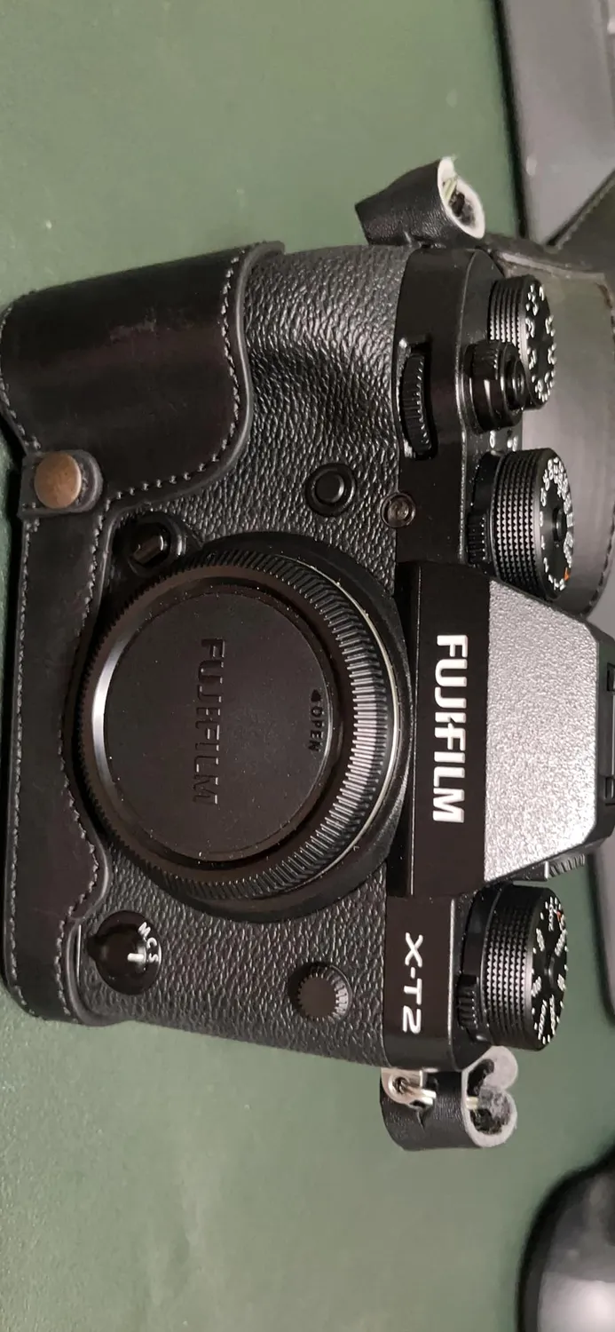 MegaGear MG857 Custodia Fotocamera Nikon D3400 Marrone Scuro