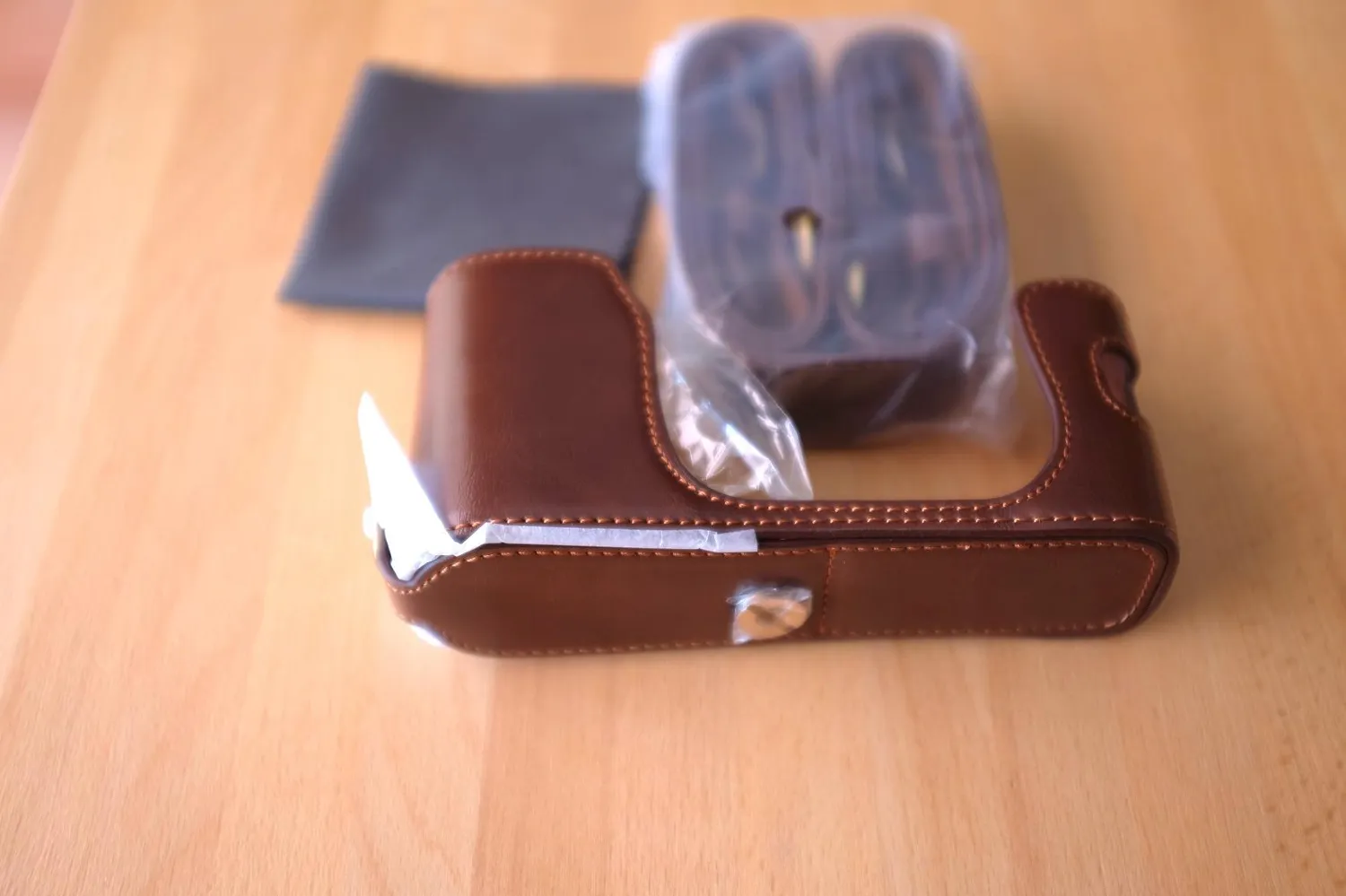 MegaGear Ever Ready Fujifilm X100S custodia ecopelle treppiede