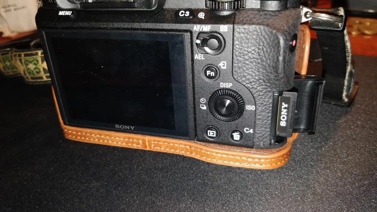 MegaGear Ever Ready custodia A7 II A7R II A7S II nera vera pelle