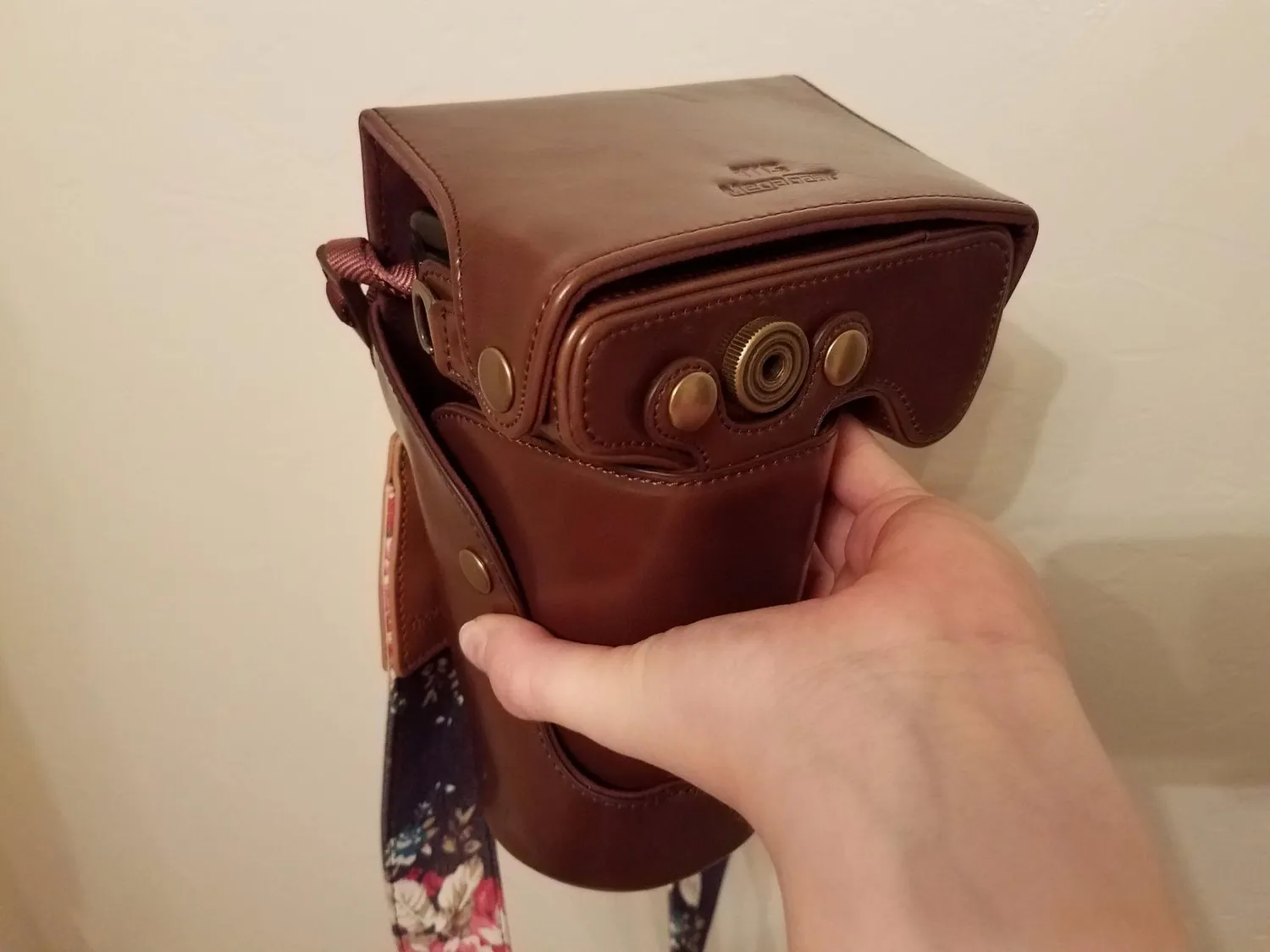 MegaGear Ever Ready Custodia Fotocamera Nikon D5600 ecopelle