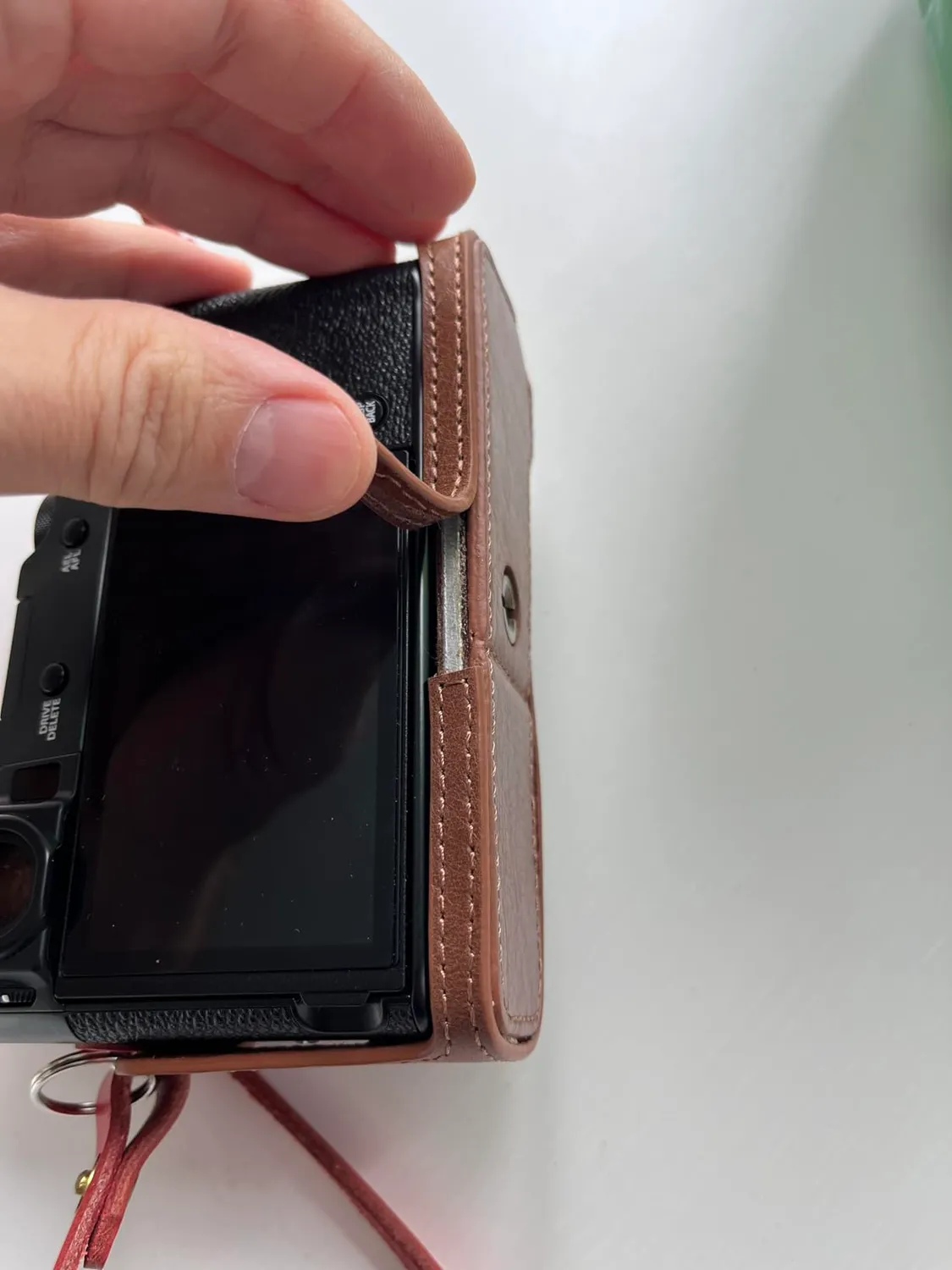 MegaGear custodia vera pelle Fujifilm X100V nero