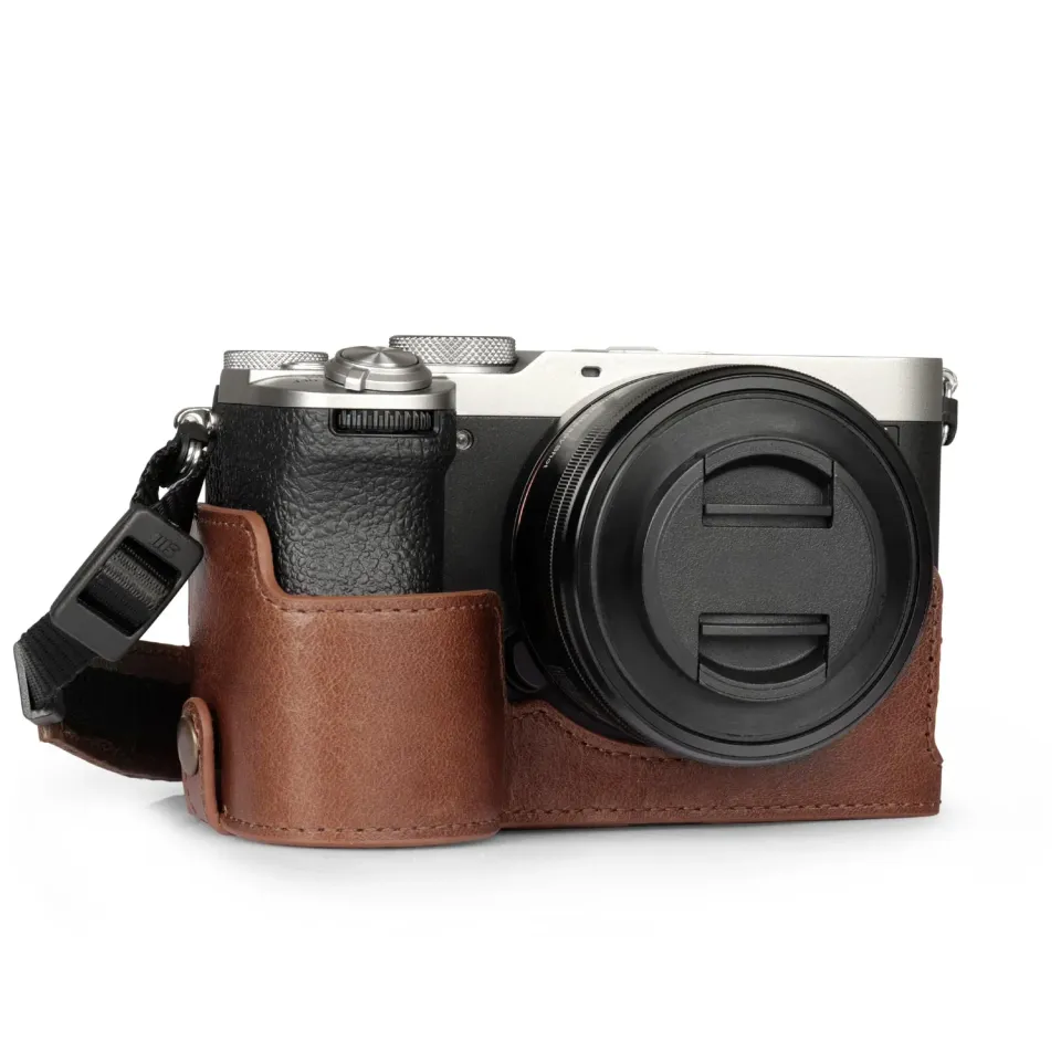 MegaGear custodia pelle Sony A7C II marrone protettiva