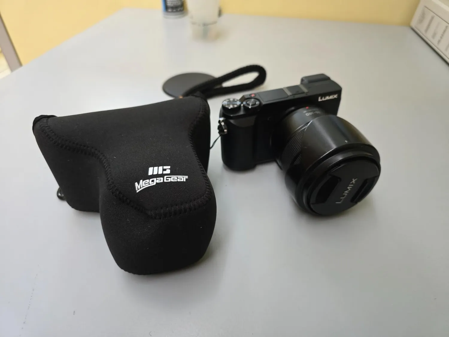 MegaGear Custodia Neoprene Panasonic GX80 14-140mm Nera