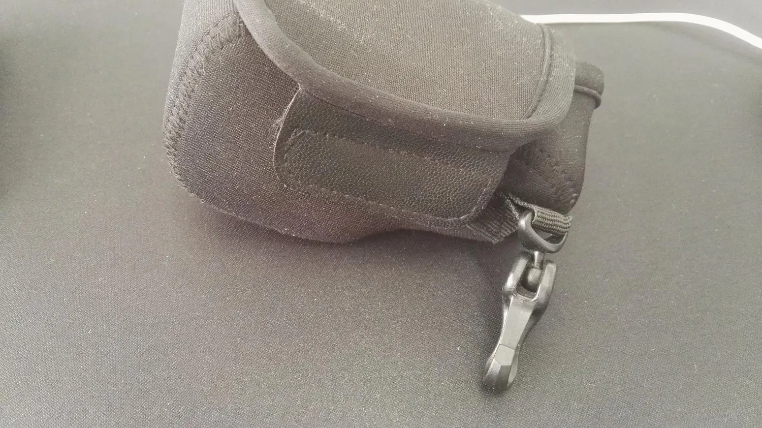 MegaGear Ultra Light Custodia Neoprene Sony A5100 Nera