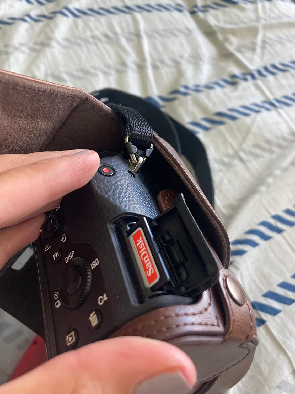 MegaGear Ever Ready custodia Sony A7 II 28-70mm marrone scuro