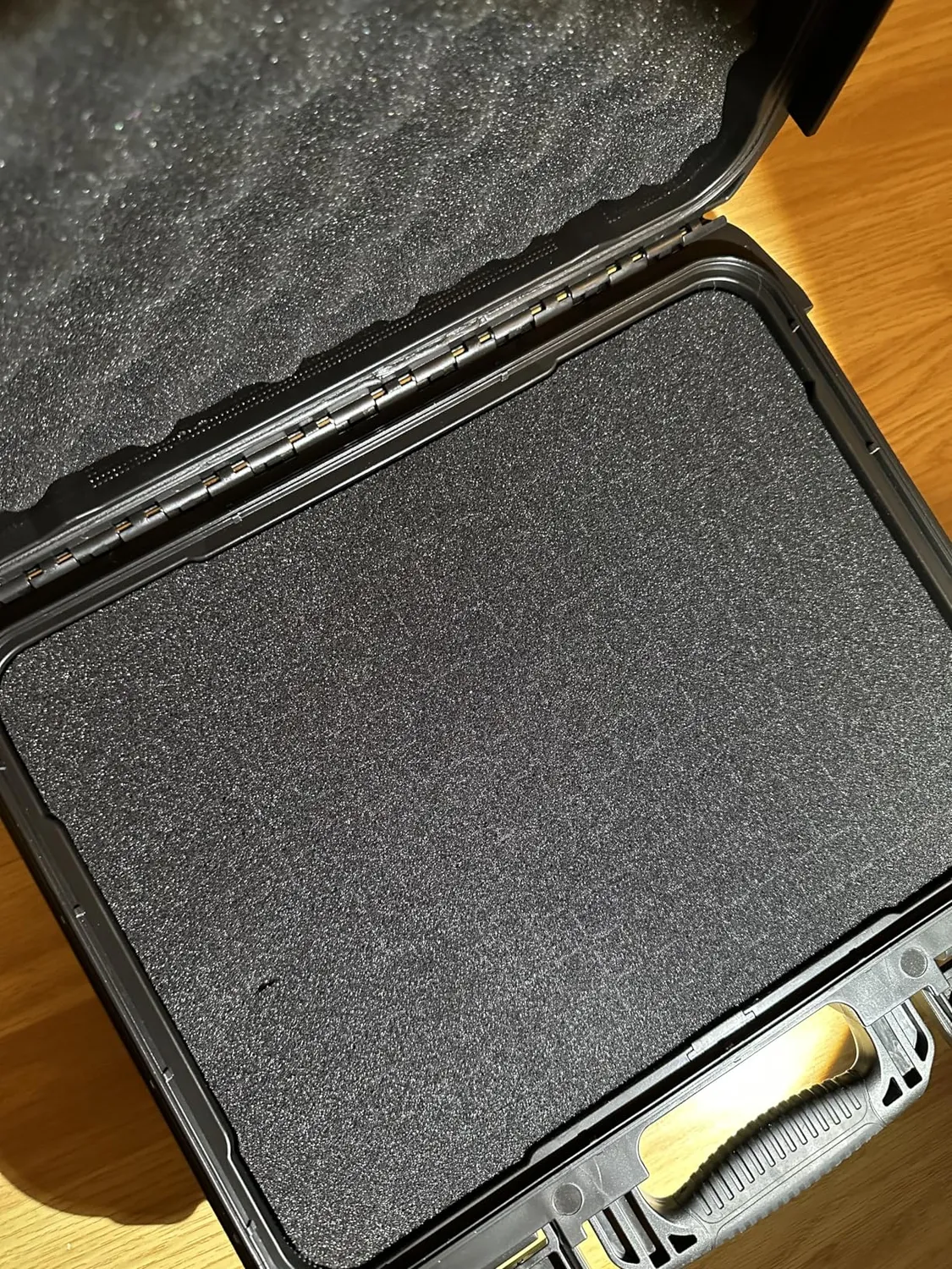 Concept valigia fotografica rigida IP67 34,5cm nera schiuma