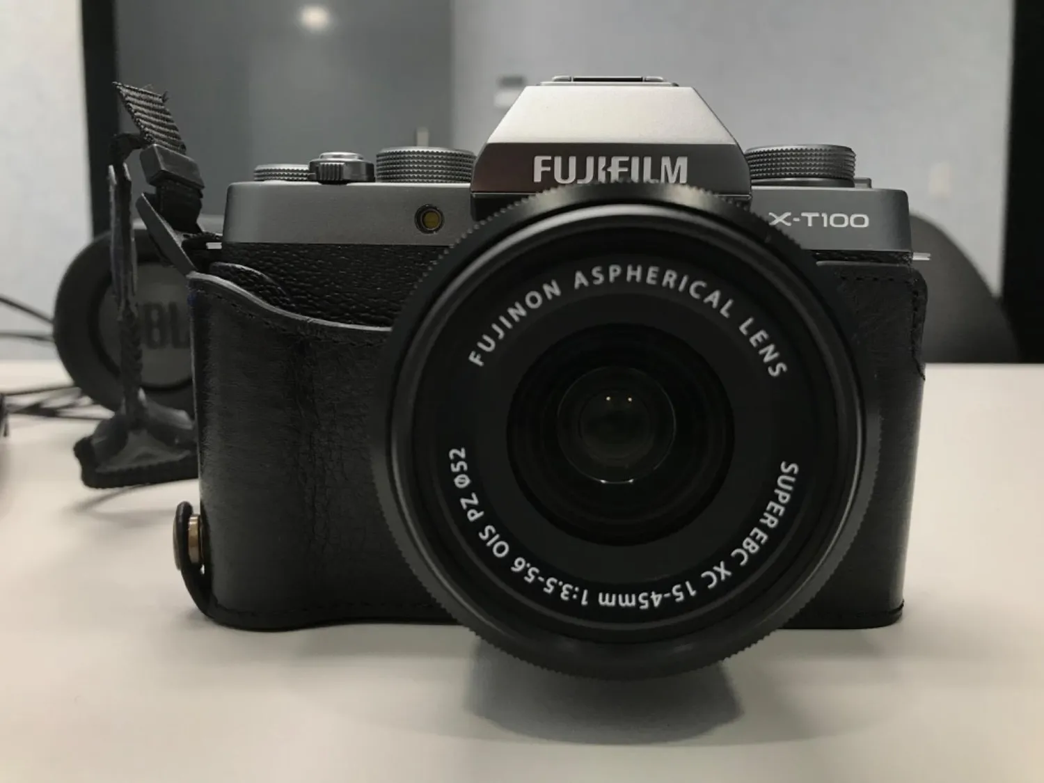 MegaGear Ever Ready custodia fotocamera X-T100 pelle marrone