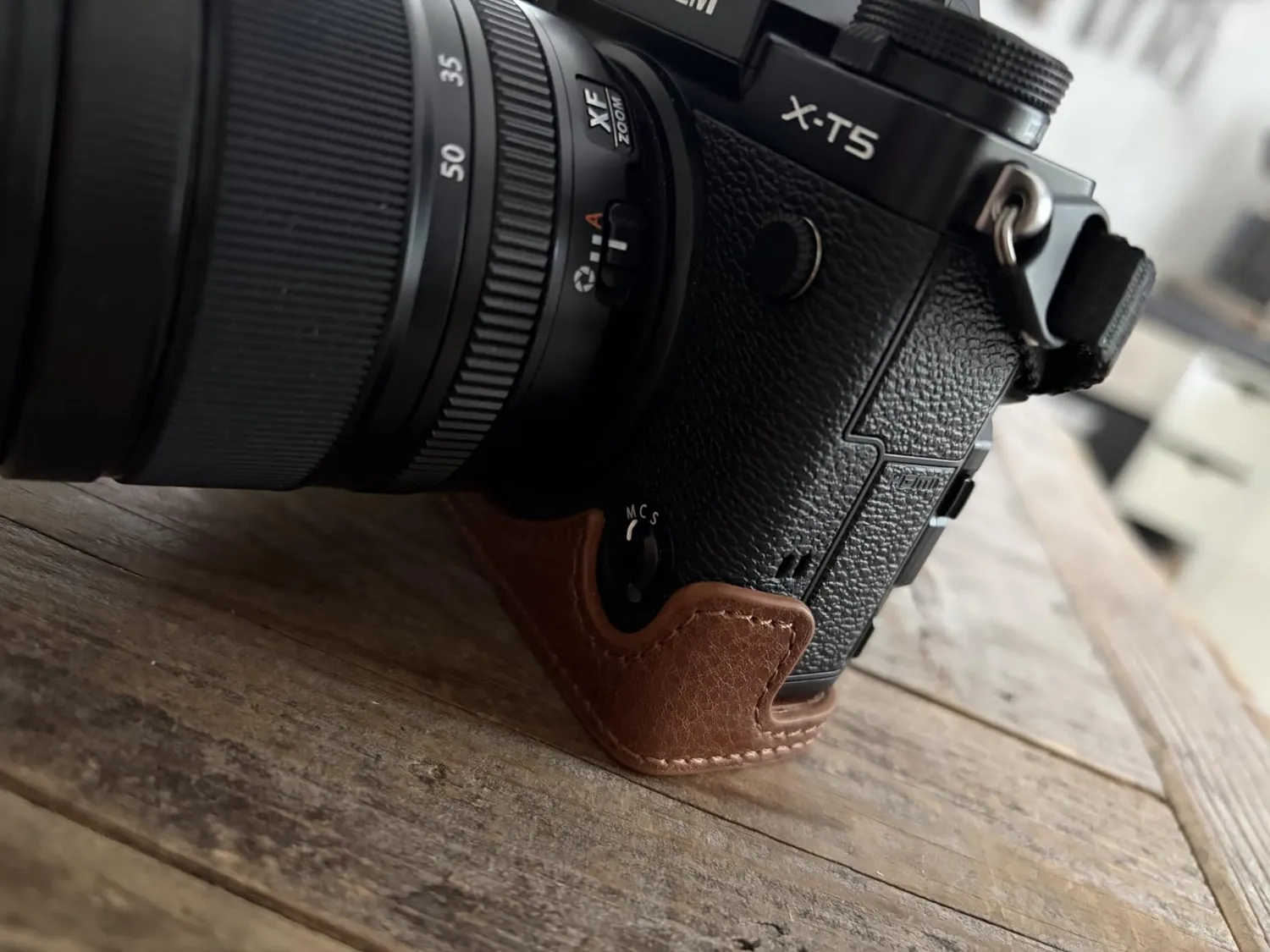 MegaGear custodia fotocamera Fujifilm X-T5 nero vera pelle