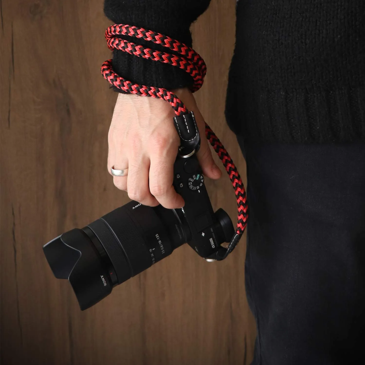 MegaGear Sierra Tracolla Vera Pelle SLR DSLR nero rosso