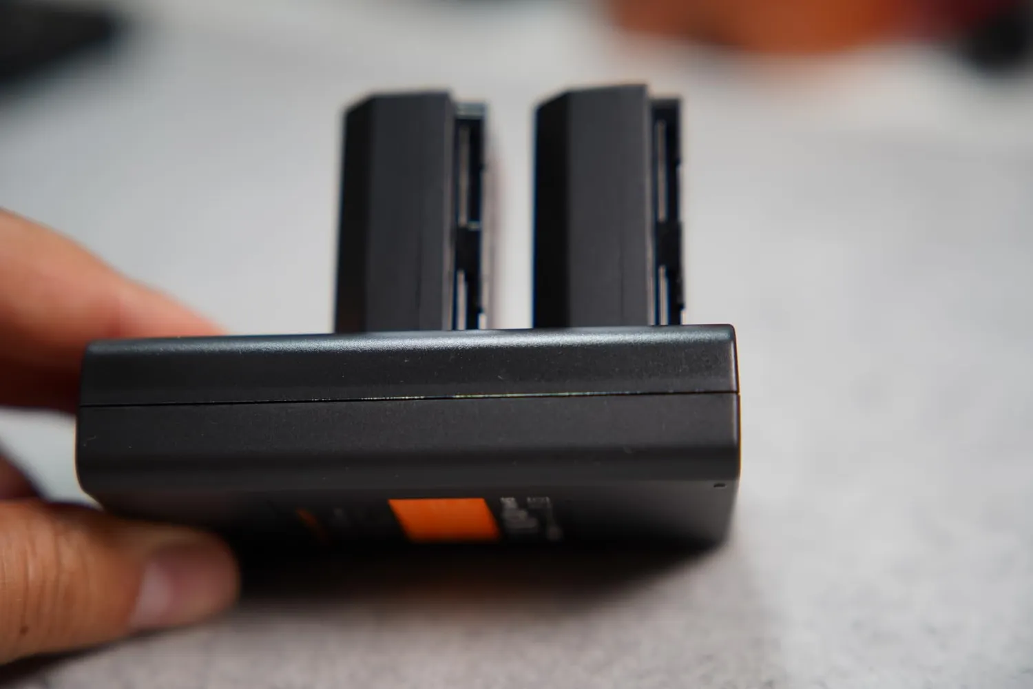 K&F Concept NP-FZ100 Batteria 2600mAh + Caricatore LCD 2 slot