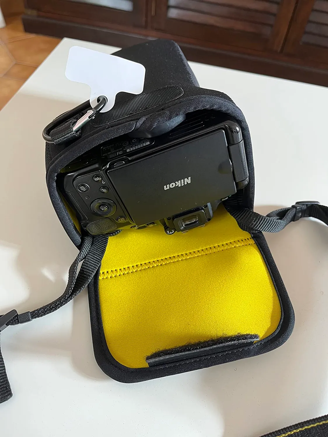 MegaGear custodia neoprene Nikon D3500 18-105mm