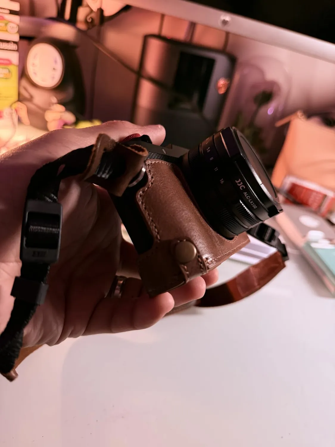 MegaGear Custodia Vera Pelle Leica D-Lux 7 Nera Su Misura