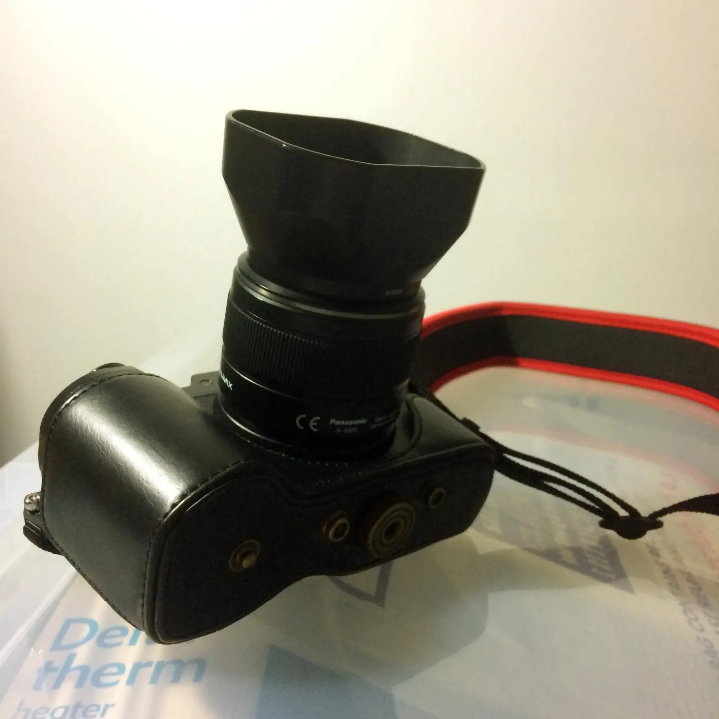 MegaGear Ever Ready custodia ecopelle per Panasonic GX8 14-140mm
