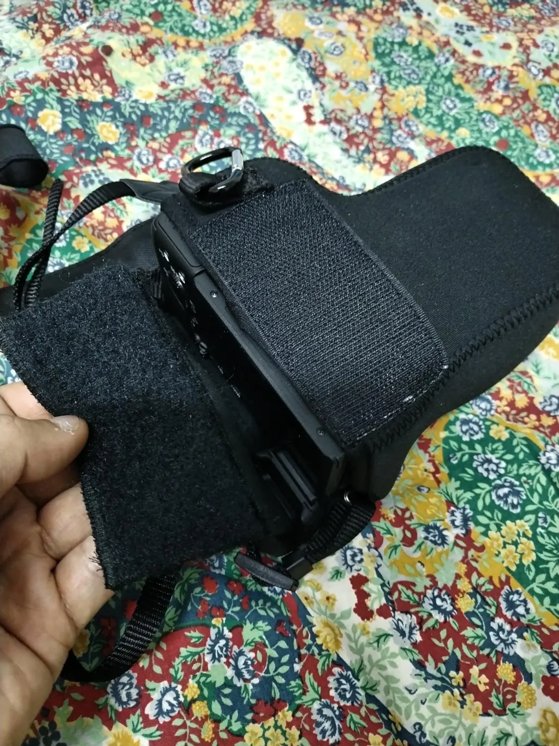 MegaGear Custodia Neoprene Sony A6400 A6500 Nero