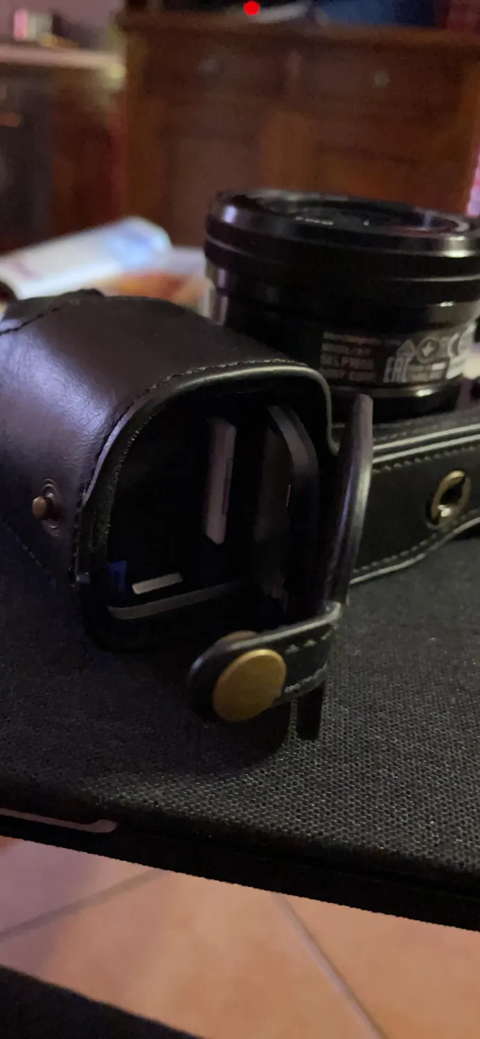 MegaGear MG962 Mezza Custodia Pelle Sony A6000/A6300 Chiaro