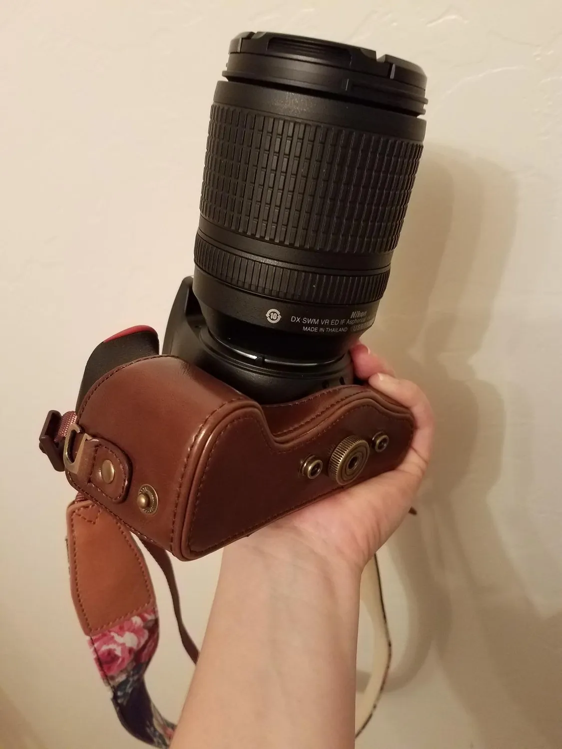 MegaGear Ever Ready Custodia Fotocamera Nikon D5600 ecopelle