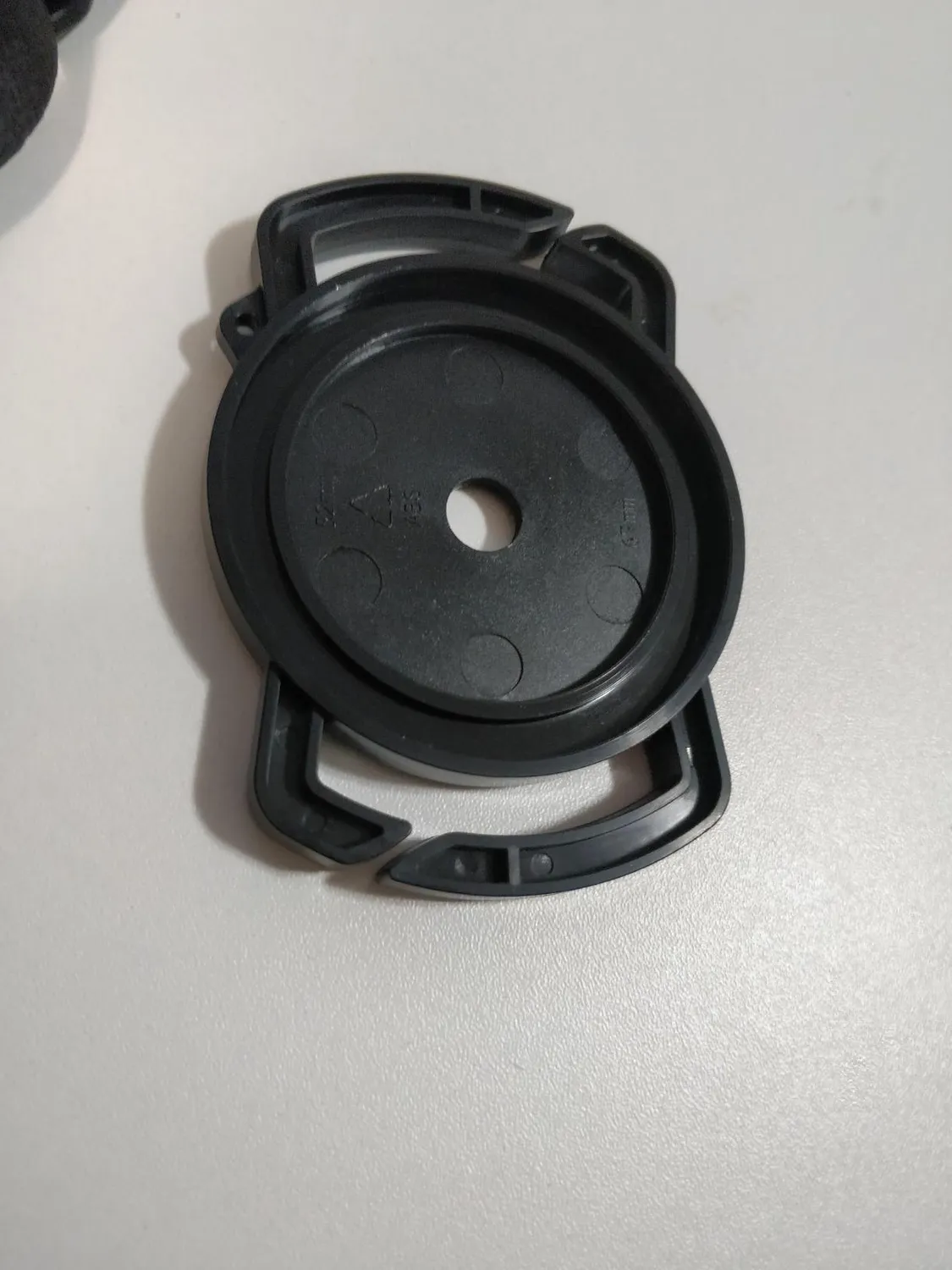 MegaGear Buckle supporto copriobiettivo 52/58/67mm tracolla