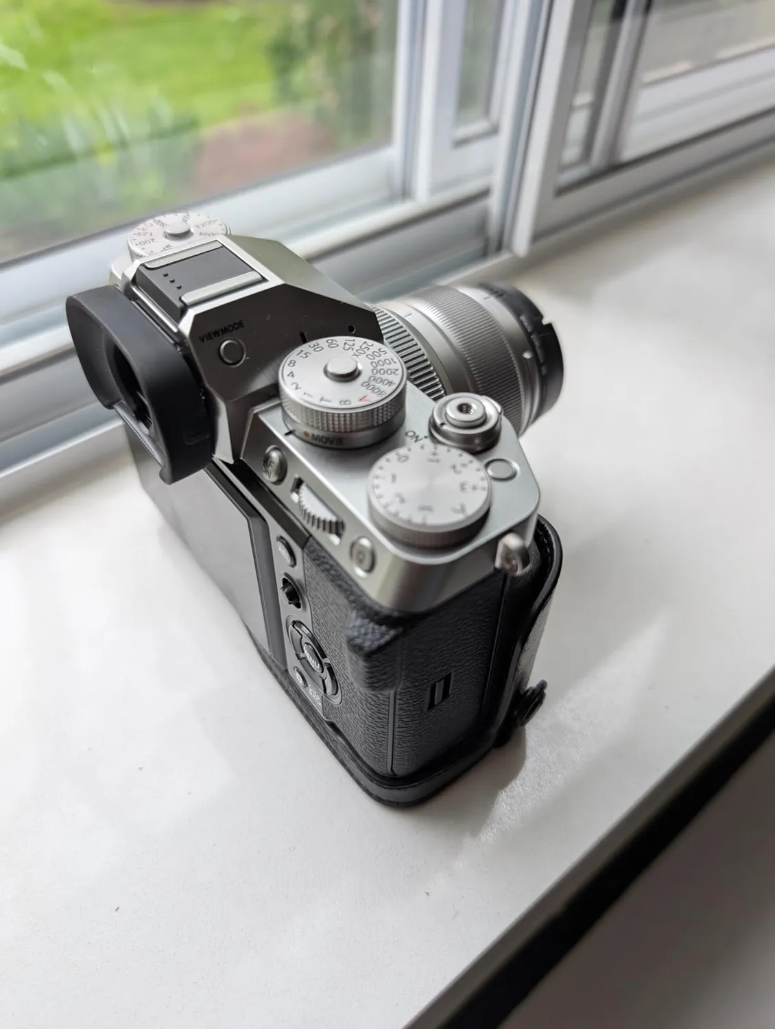 MegaGear custodia fotocamera Fujifilm X-T5 nero vera pelle