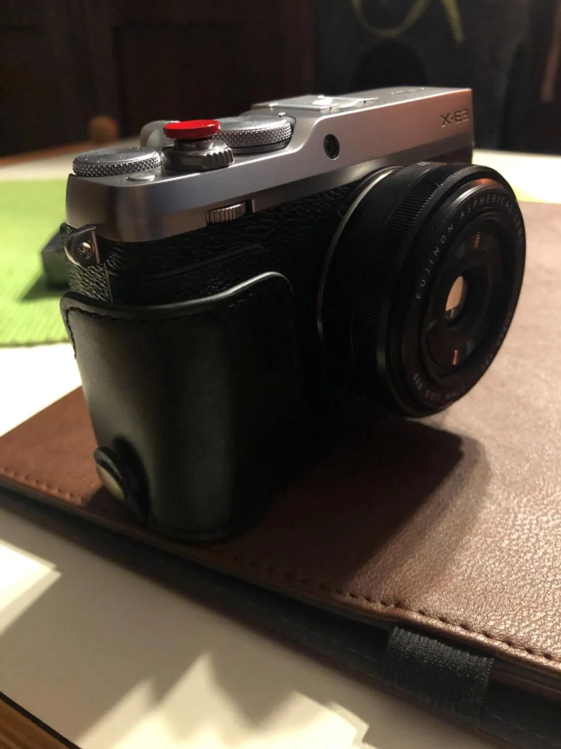 MegaGear MG1342 Custodia Mezza Pelle Fujifilm X-E3 Nera