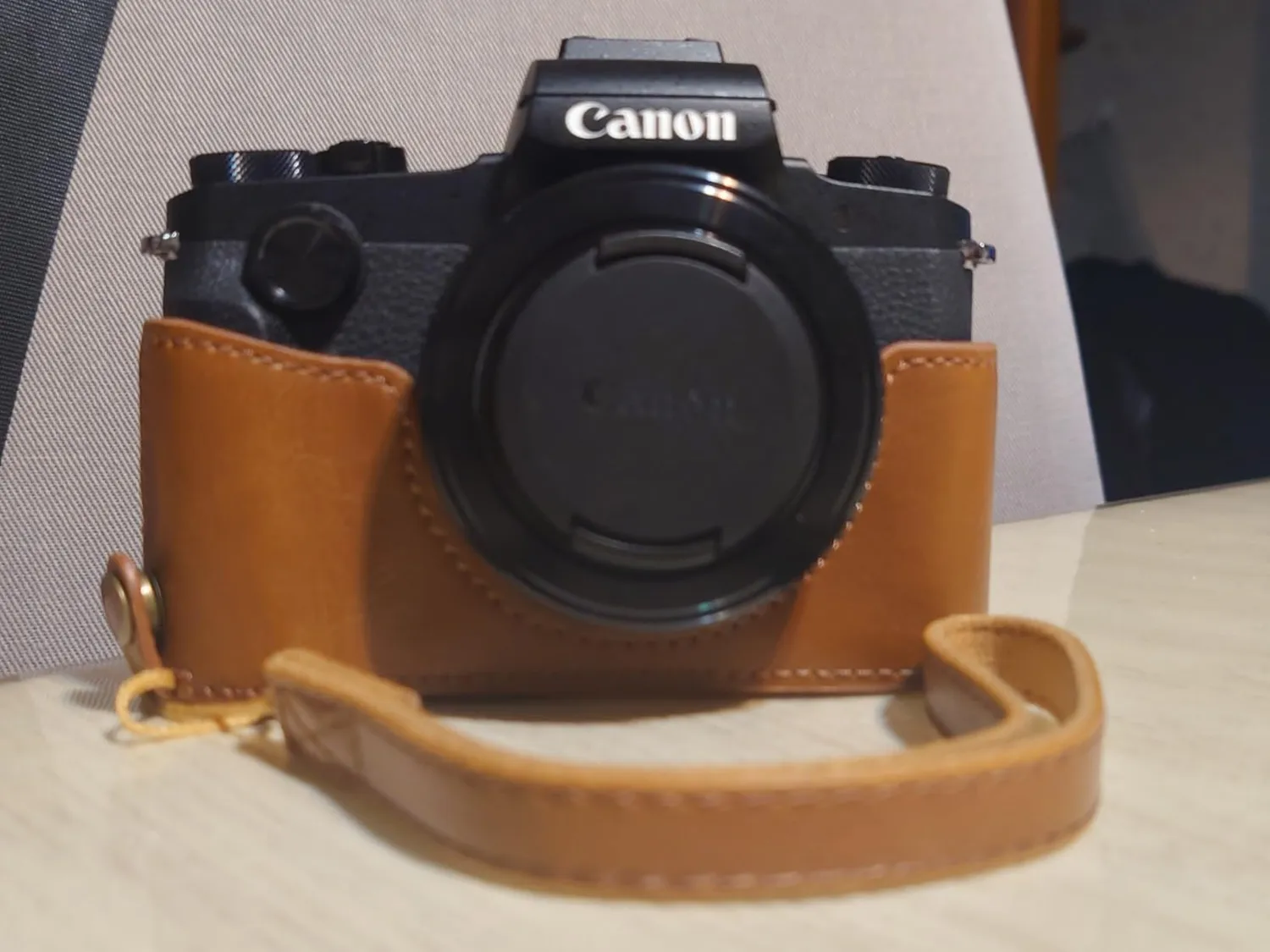 MegaGear MG1389 mezza custodia Canon G1 X III marrone chiaro