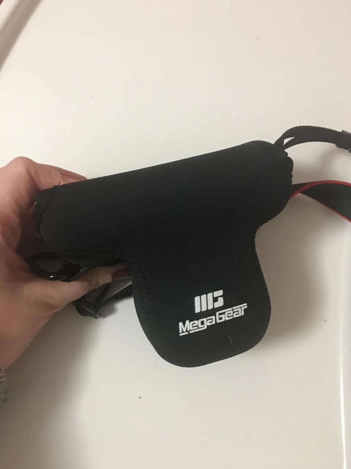 MegaGear MG672 Custodia Neoprene Canon M10 15-45mm Nera