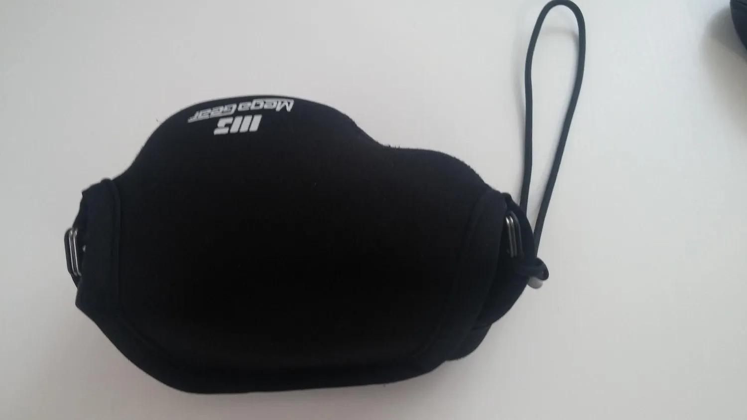 MegaGear Ultra Light Custodia Neoprene Sony A5100 Nera