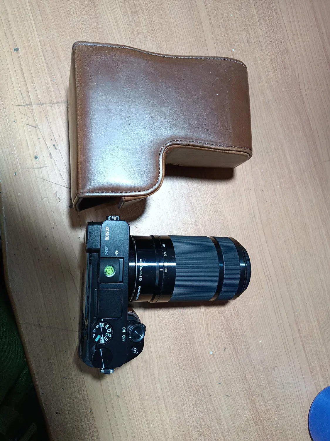 MegaGear MG1651 Custodia Pelle Sony A6100 A6400 Nera