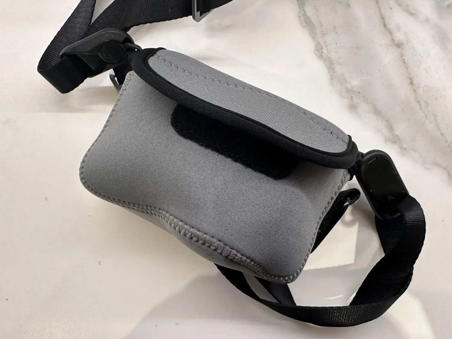MegaGear X100VI Custodia Neoprene Nero Elastico