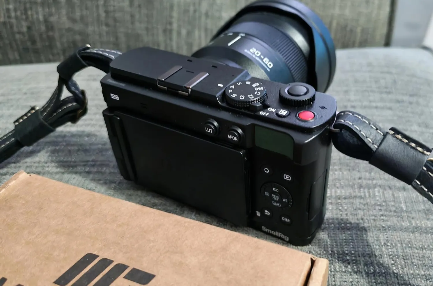 MegaGear Tracolla pelle reflex DSLR marrone regolabile