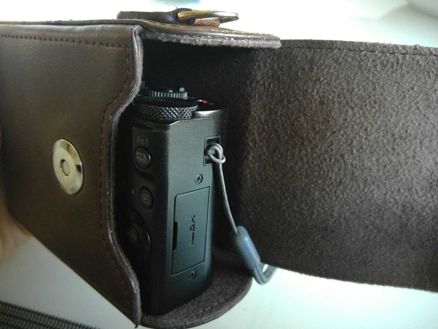 MegaGear MG1254 Custodia Fotocamera Rosa ecopelle