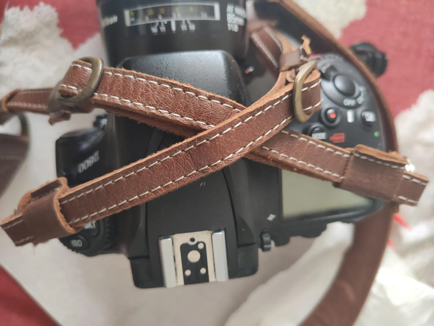 MegaGear Tracolla pelle reflex DSLR marrone regolabile