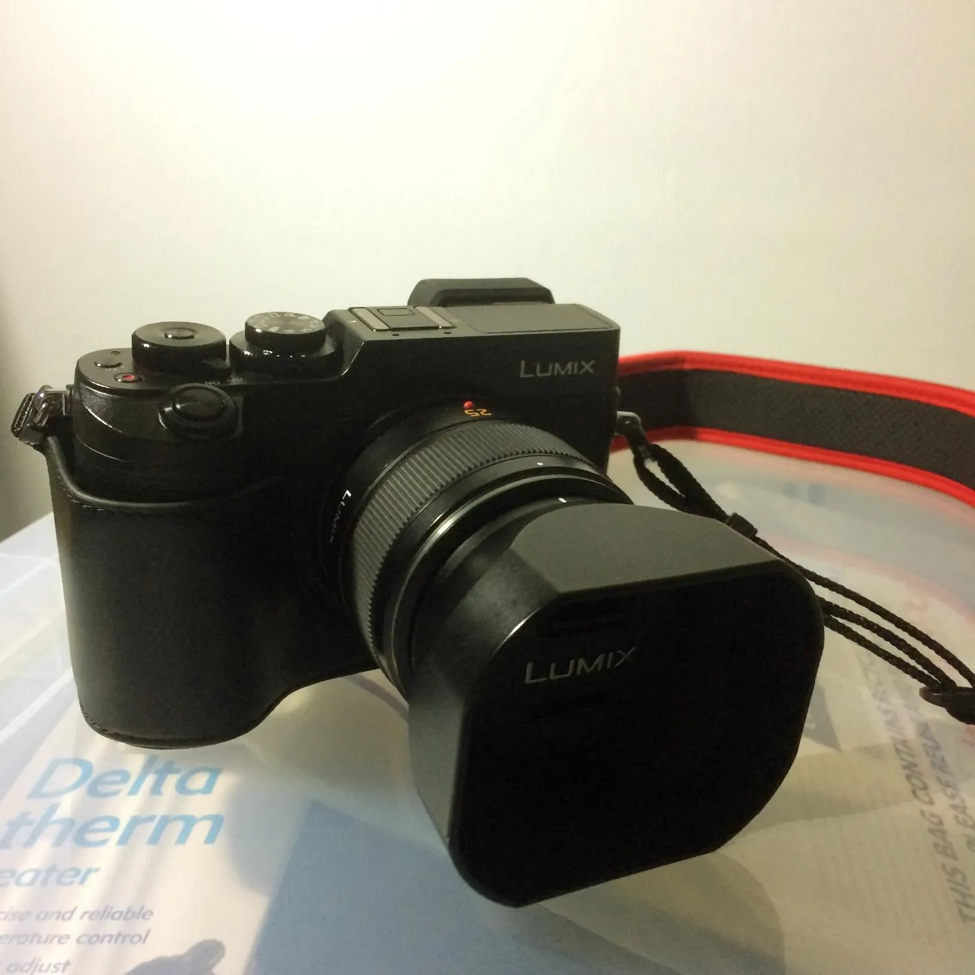 MegaGear Ever Ready custodia ecopelle per Panasonic GX8 14-140mm