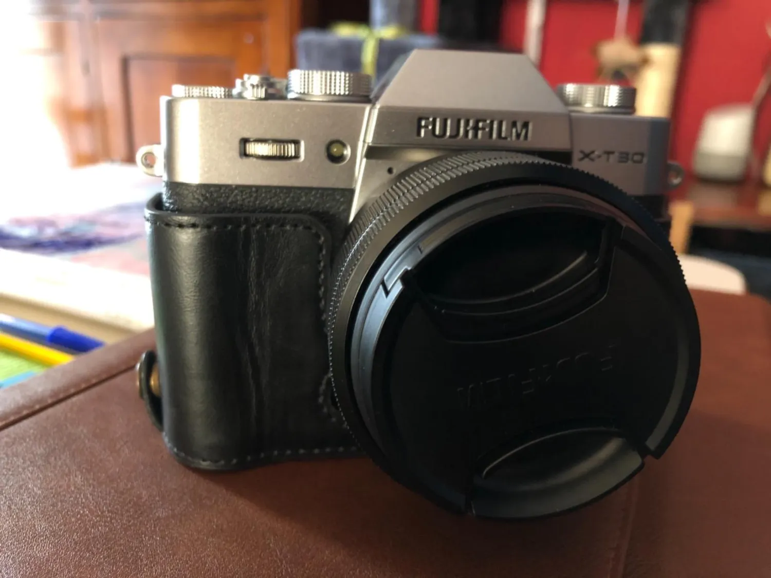 MegaGear MG958 Mezza Custodia Pelle Fujifilm X-T30 marrone scuro