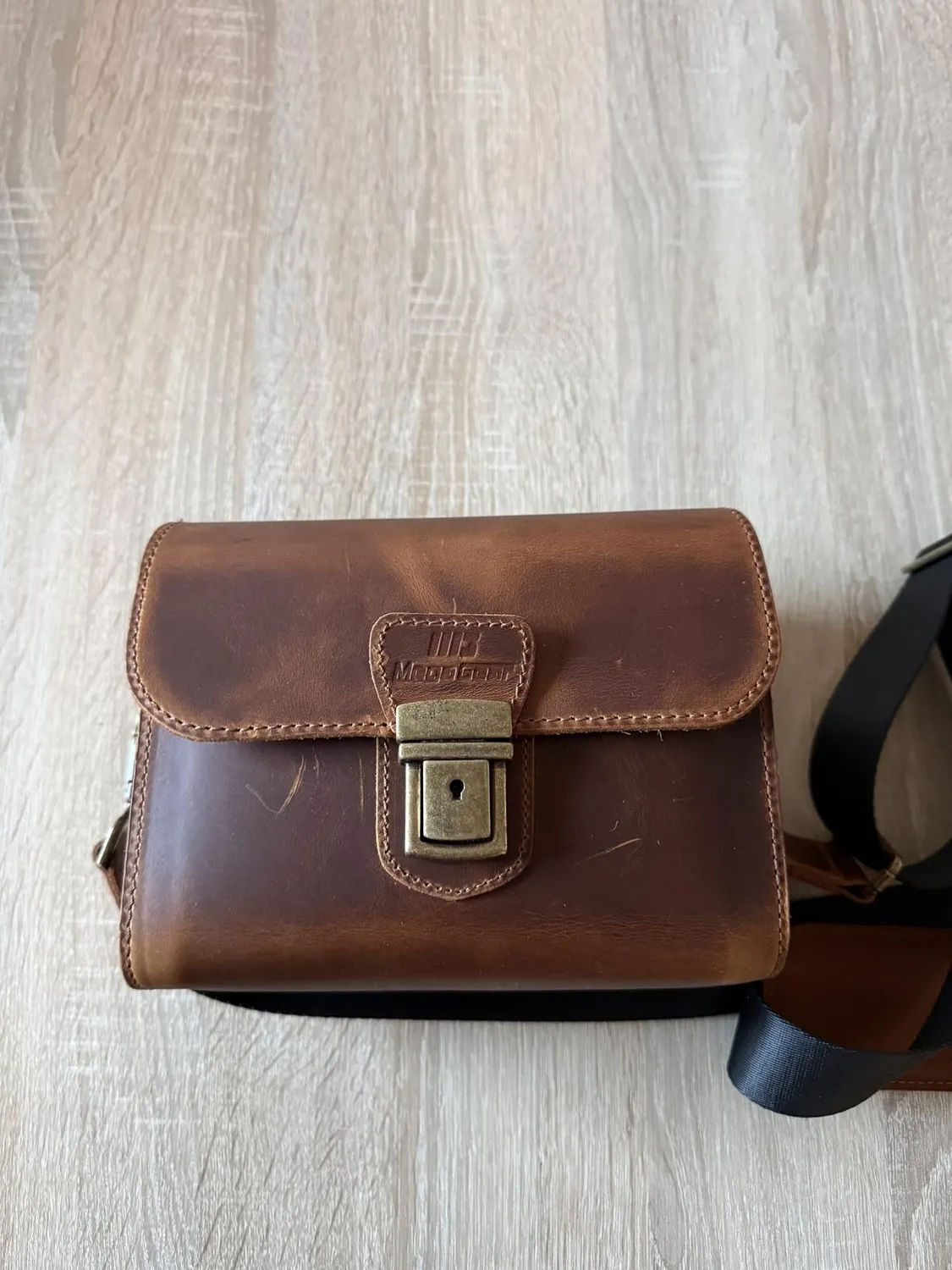 MegaGear Pebble MG1723 borsa fotografica verde oliva pelle