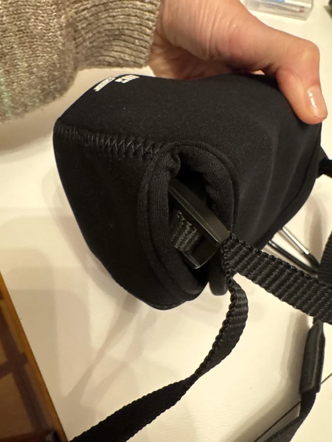 MegaGear MG063 custodia neoprene Sony A6000 nero 16-50mm