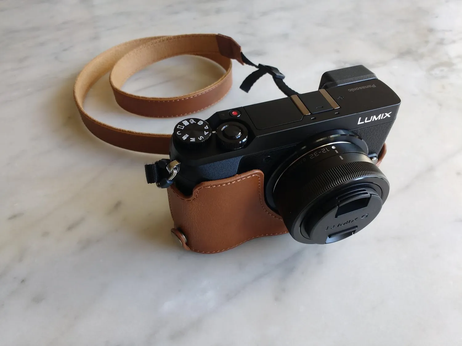 MegaGear MG1302 Custodia Fotocamera Panasonic GX85 Beige Ecopelle