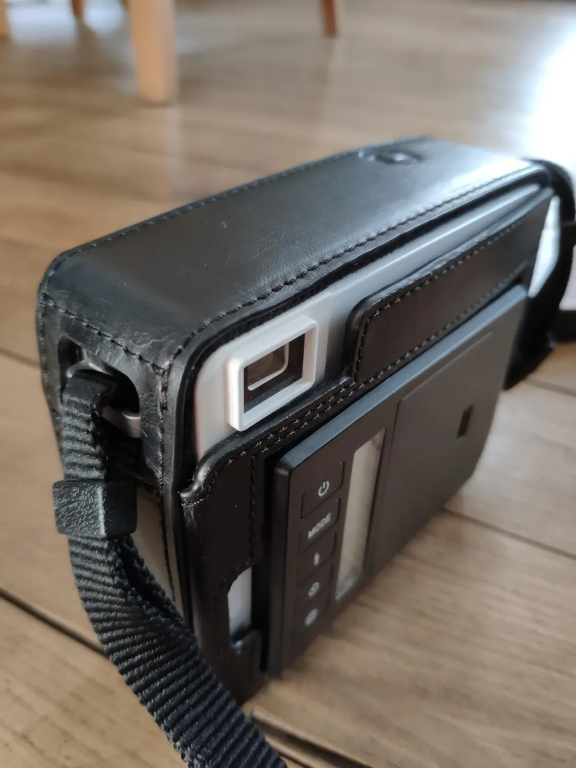 MegaGear Ever Ready cover pelle Leica Sofort Instant
