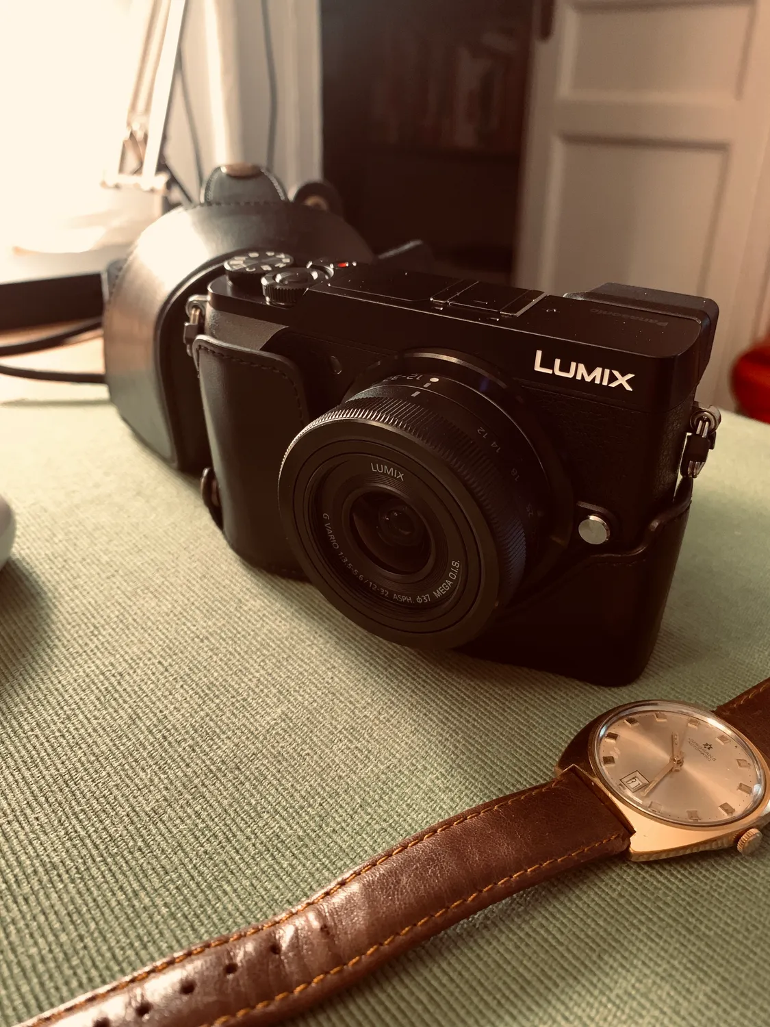 MegaGear MG1302 Custodia Fotocamera Panasonic GX85 Beige Ecopelle